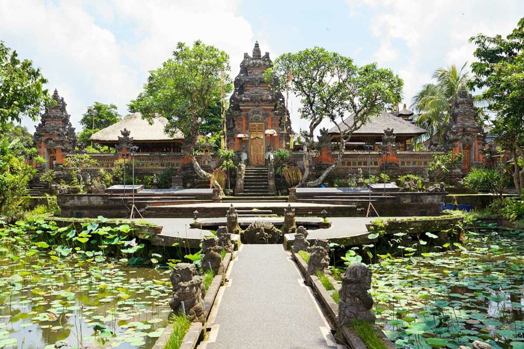 temple-taman-saraswati-ubud-bali