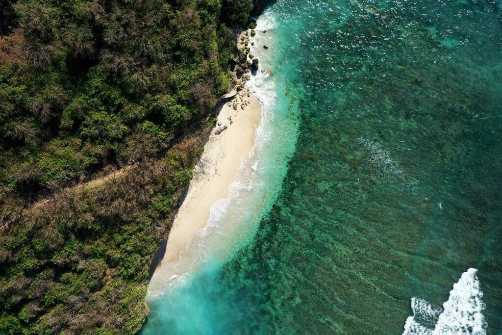 green-bowl-beach-uluwatu-bali