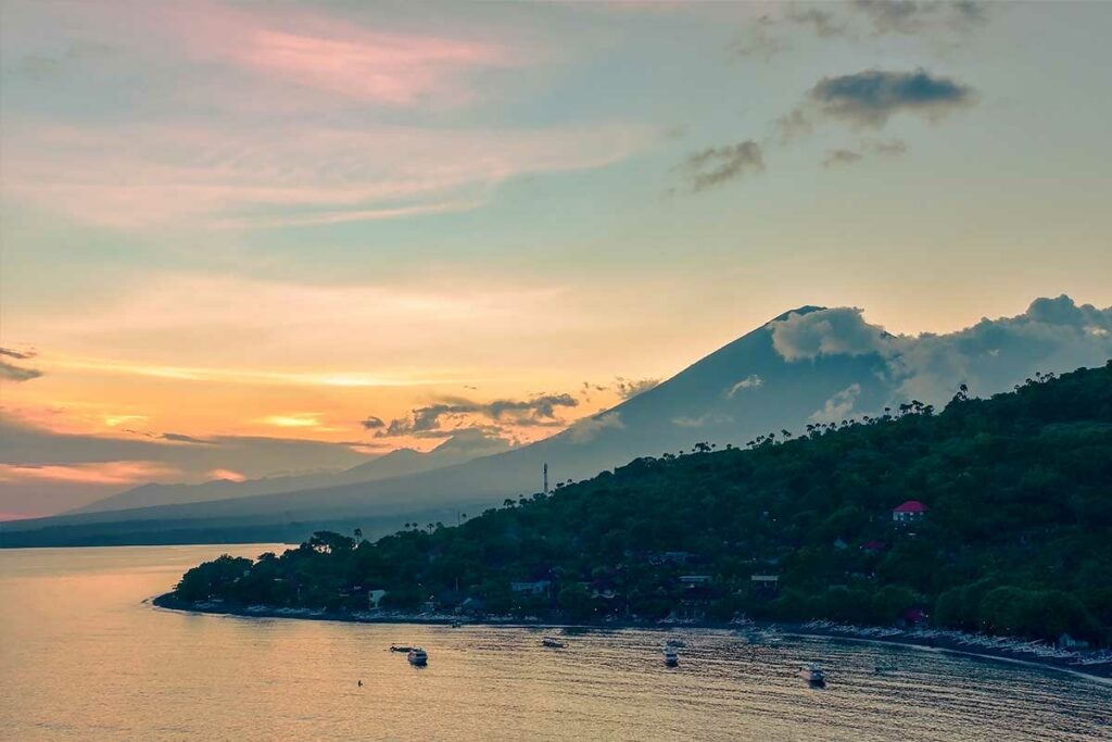 joli-coucher-de-soleil-amed-bali