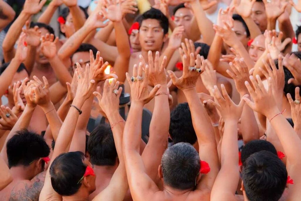 danse-kecak-80-hommes-uluwatu