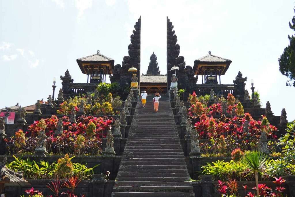 escalier-principaux-besakih-temple