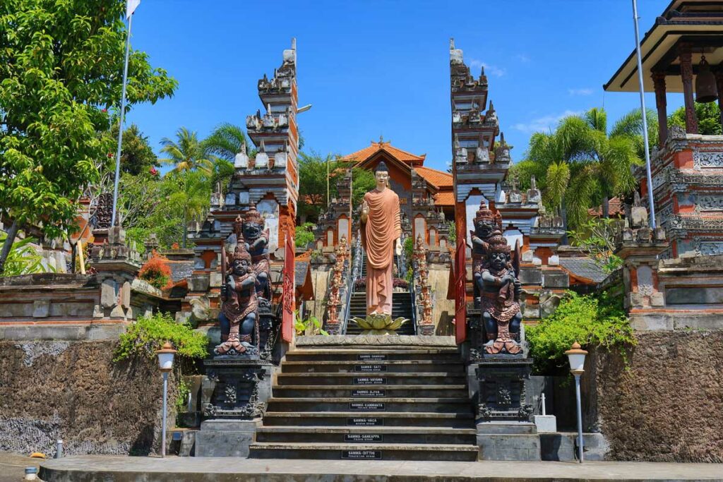 temple-bouddhiste-brahmavihara-arama-nord-bali