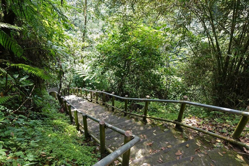 acces-cascade-nungnung-bali