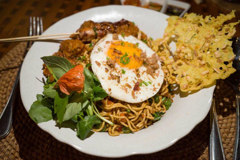 mie-goreng-plat-bali