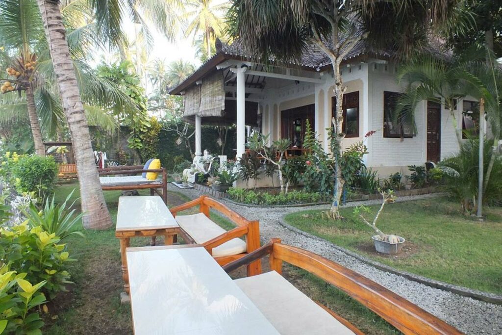 hotel-crystal-beach-candidasa-bali